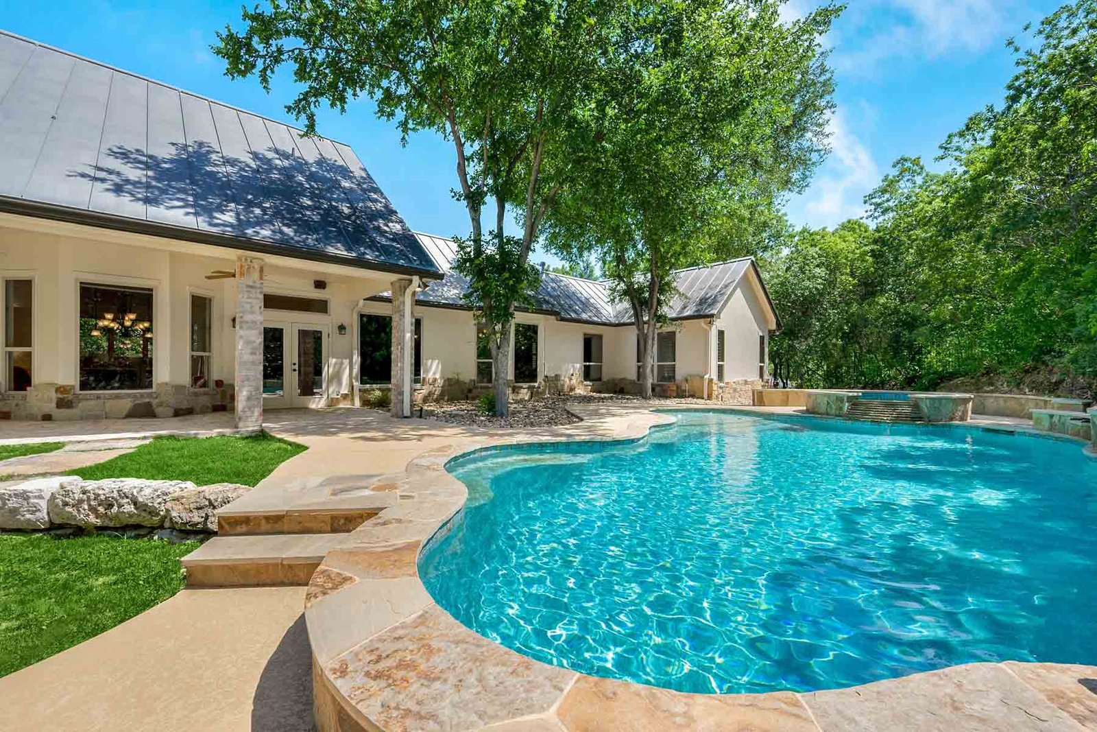 Pools contractors